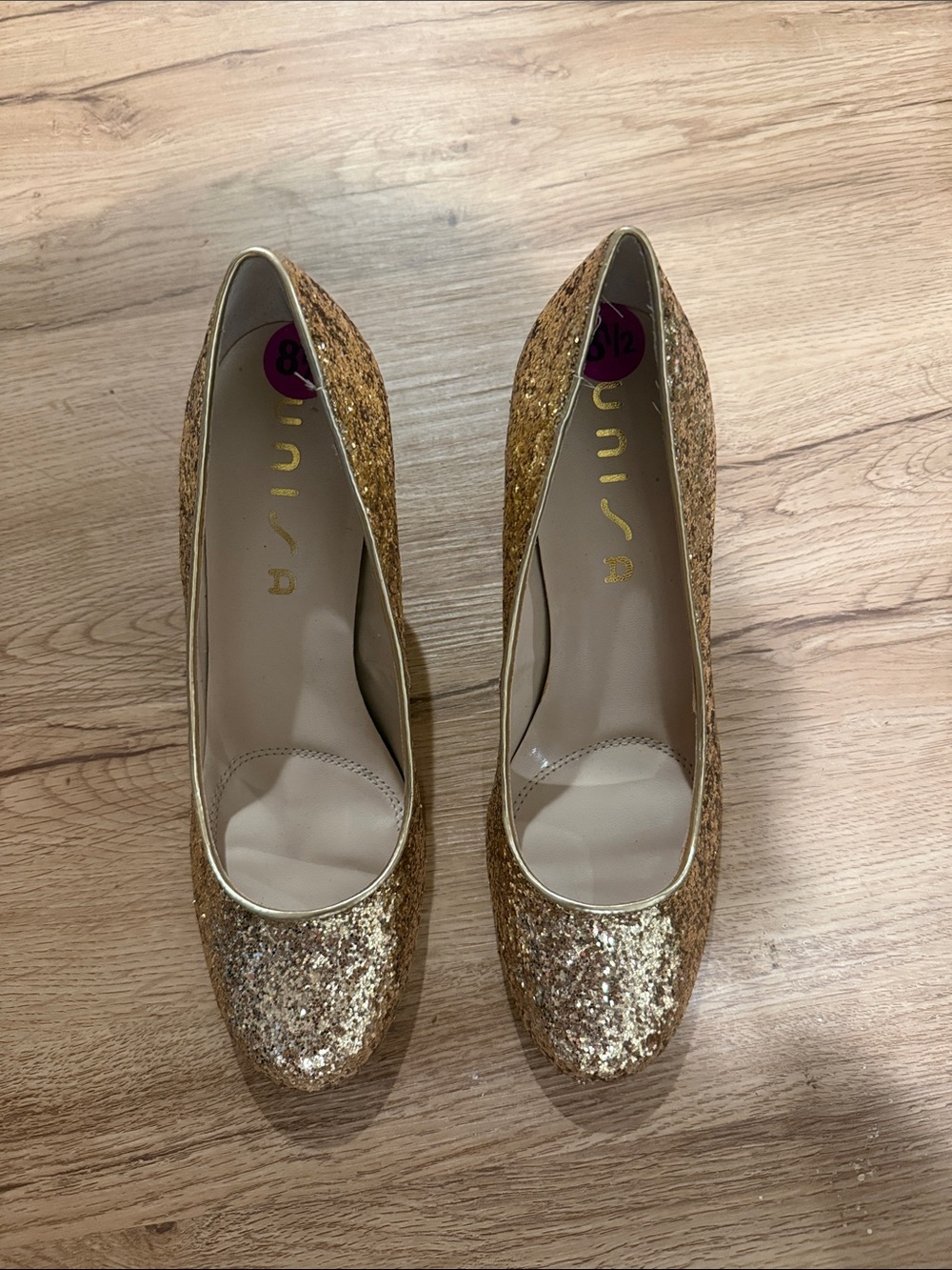 NWT Unisa gold sparkle heels